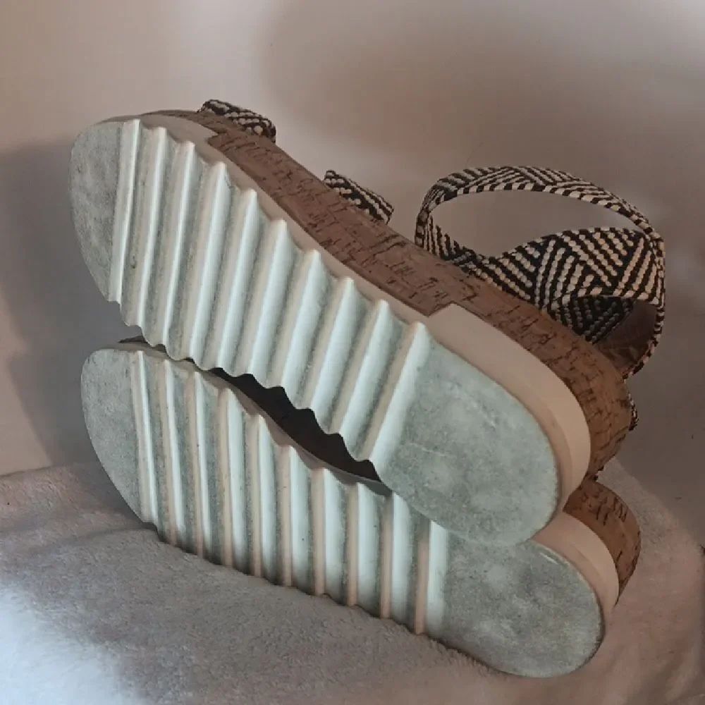 Steve Madden Black & Natural Woven Wedge Sandals - Picture 4 of 6
